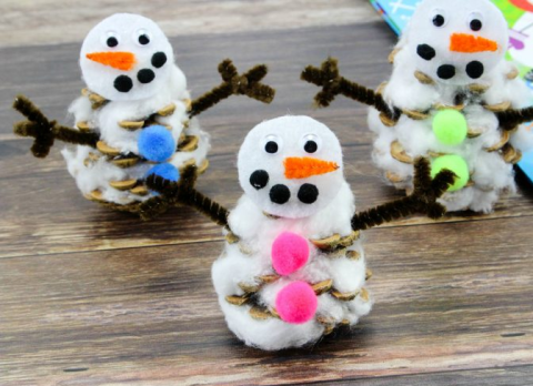 Image of three pinecone snowman crafts.