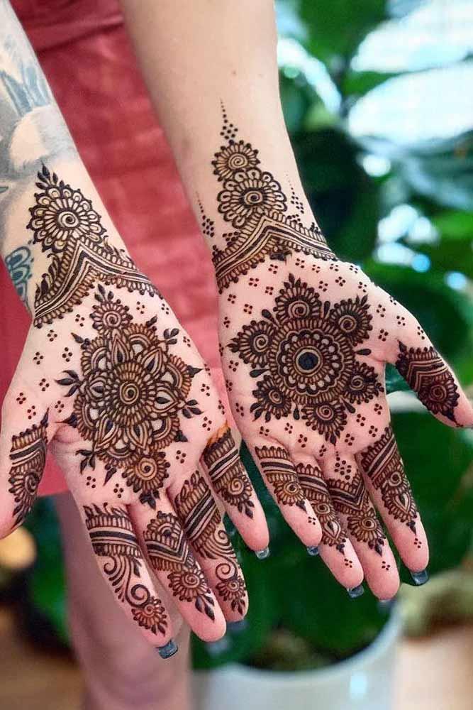 Image of hands with henna. 